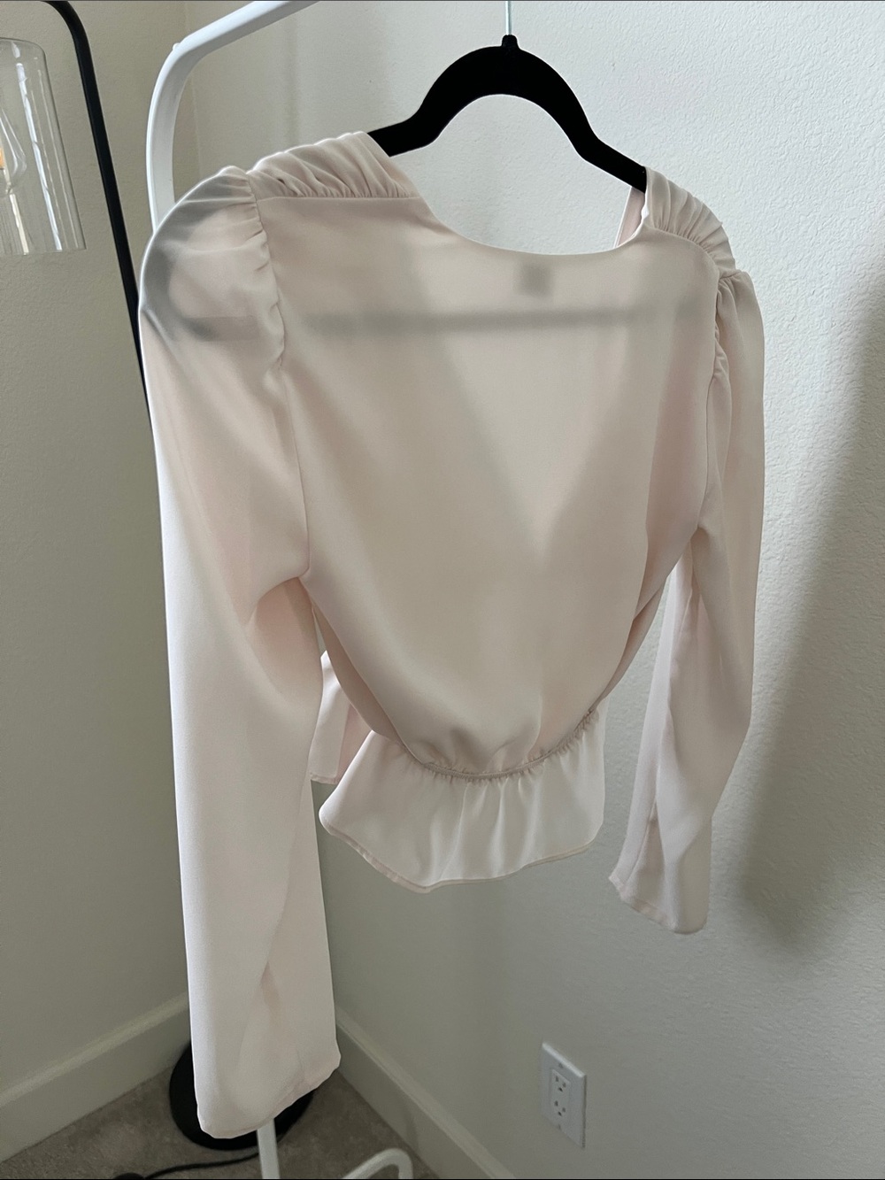 Aritzia Flowy Top - Picture 2 of 3